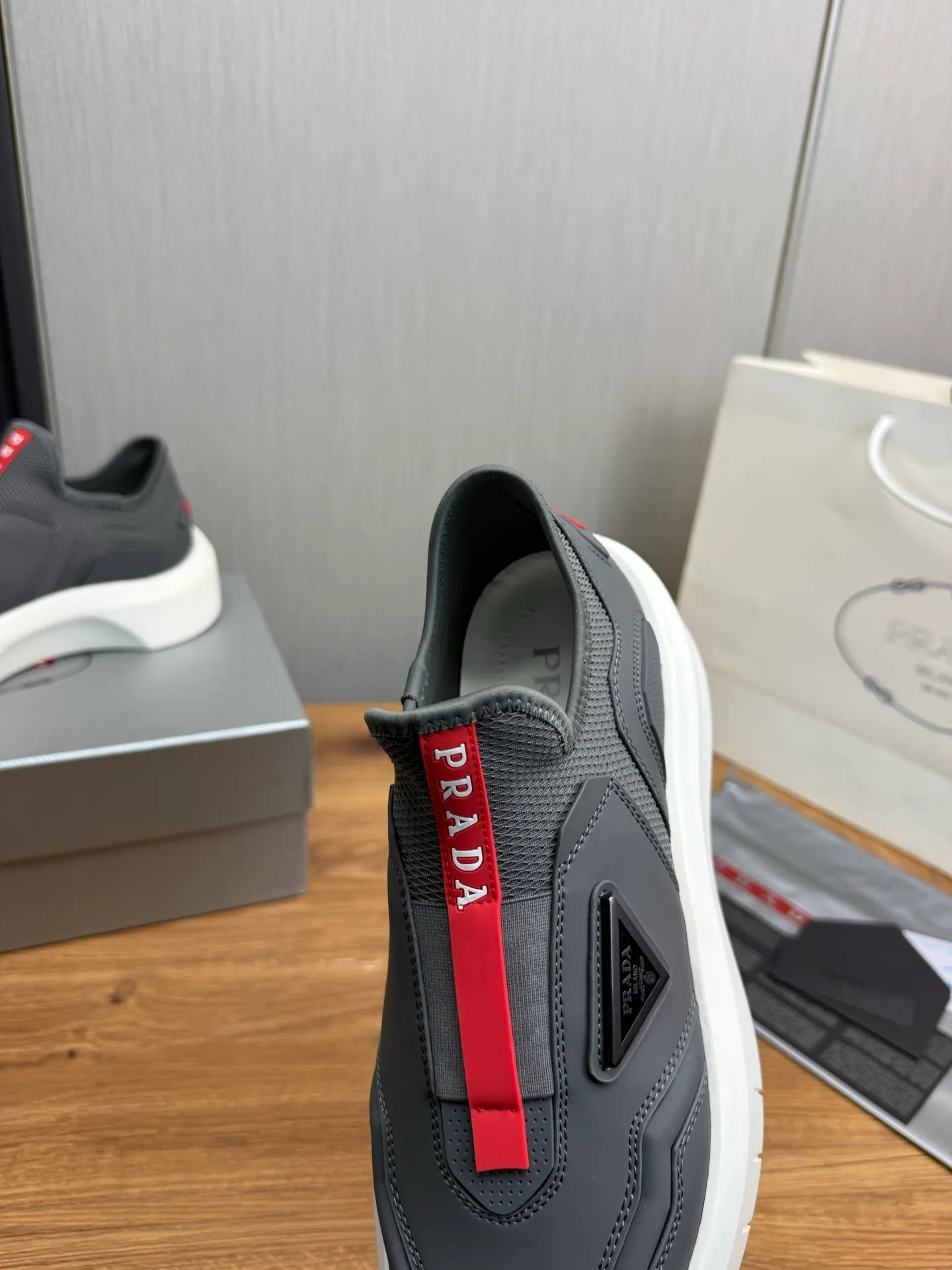 Men's shoes 💰620💰 [PRADA] Autumn and winter hot men's shoes are shipped 👏Official website synchronized ⬆️Original fly-woven cowhide fabric + cowhide lining, 1⃣️:1⃣️reproduction, original sole, 38-45 (45. Customized, non-refundable)